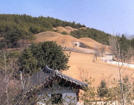 공주송산리고분군전경