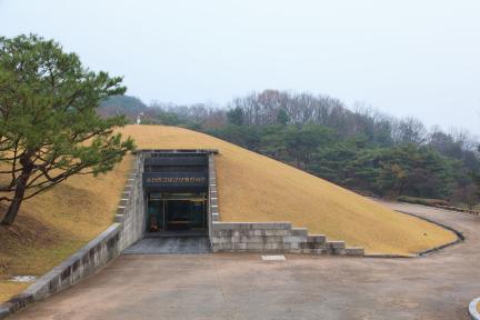 공주 송산리 고분군_모형전시관 (촬영년도 : 2015년)