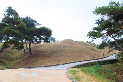 공주 송산리 고분군_1~4호분 (촬영년도 : 2015년)