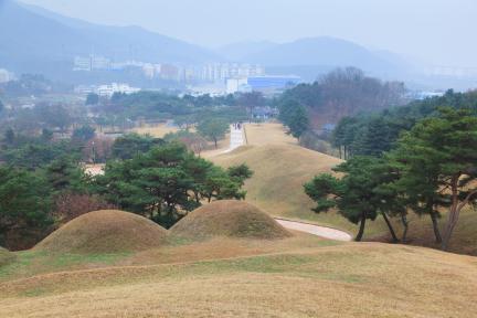 공주 송산리 고분군_전경1 (촬영년도 : 2015년)