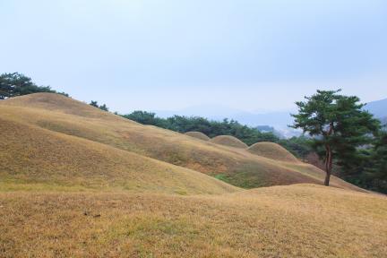공주 송산리 고분군_전경3 (촬영년도 : 2015년)
