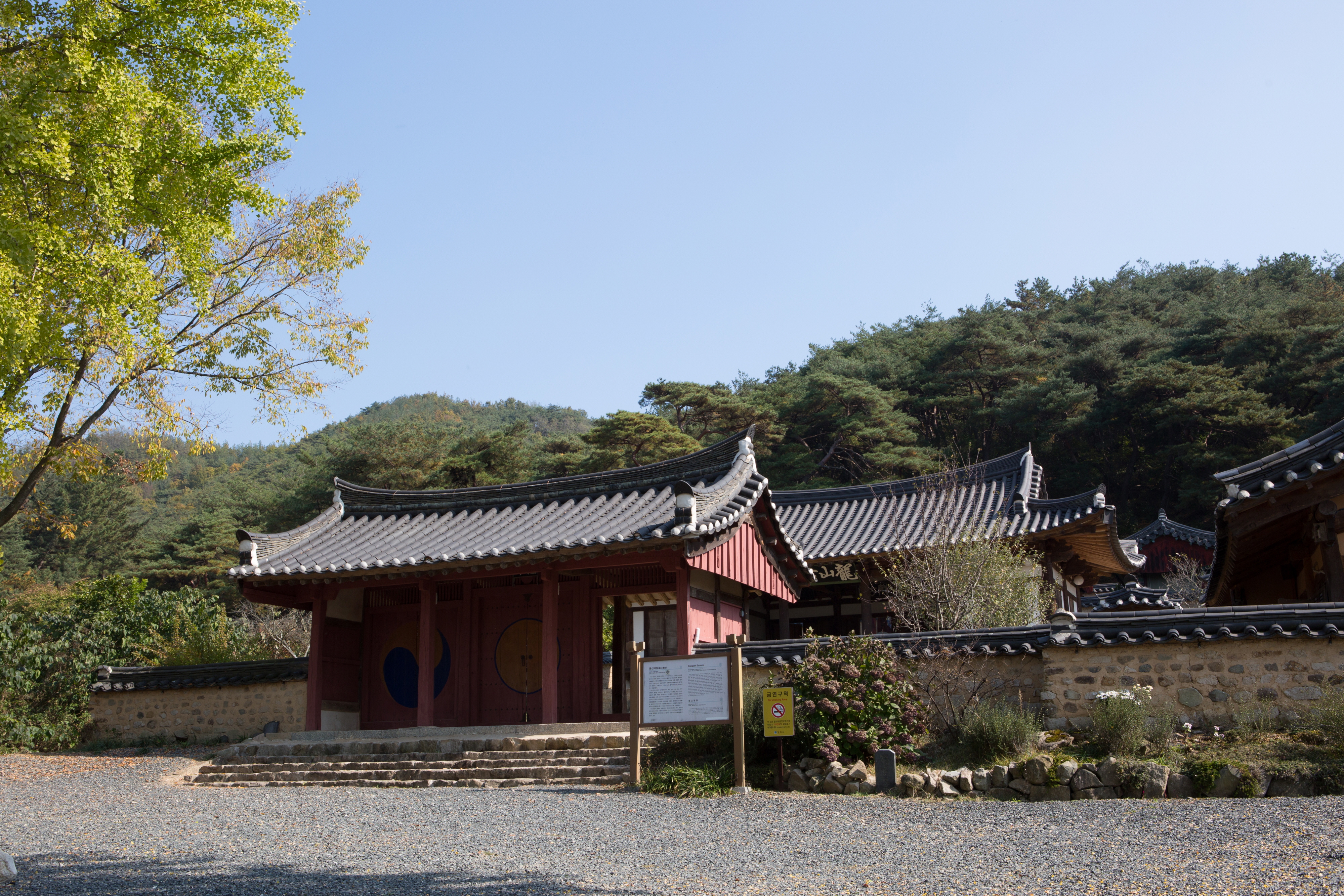 용산서원_마을 입구 전경 (촬영년도 : 2015년)